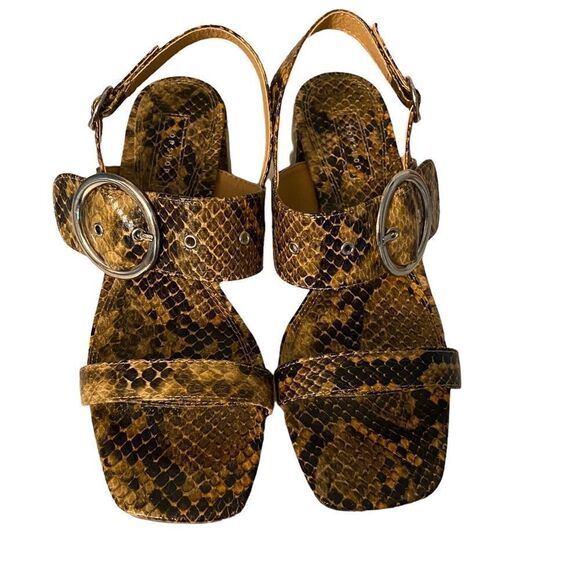 Topshop Sz 8.5 Tan NWT Snake Dakota Block 2” Heel Large Buckle Sandals - Picture 3 of 12